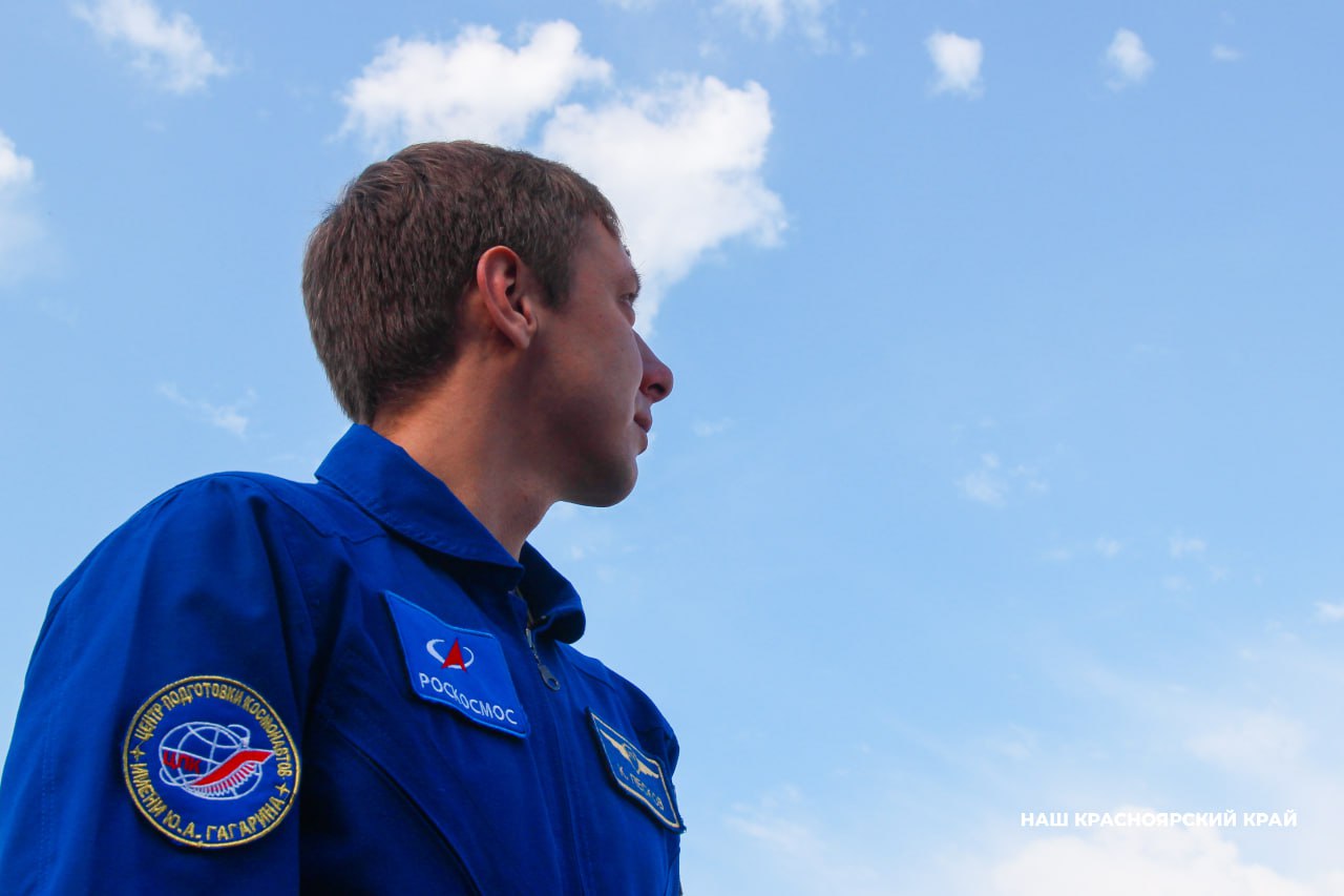 Космонавт из Красноярского края Кирилл Песков в составе миссии SpaceX Crew-10 может вернуться на Землю уже в августе 2025 года Экипаж миссии уже начинает подготовку к возвращению. По информации NASA, брифинг по теме процесса возвращения назначен на 25 июля. Команда, в которую входят американские астронавты, японский специалист и космонавт из России, покинет МКС после прибытия Crew-11 и передачи им управления. Crew-11 планируют запустить не раньше 31 июля. Перед возвращением на Землю экипаж Crew-10 оценит погодные условия в местах приводнения у побережья Калифорнии. Экипаж на МКС принял участие в экспериментах, протестировал оборудование для фармацевтического производства в космосе и провел исследования по восприятию клетками гравитации. Работа была связана с космической биологией и микрогравитацией.