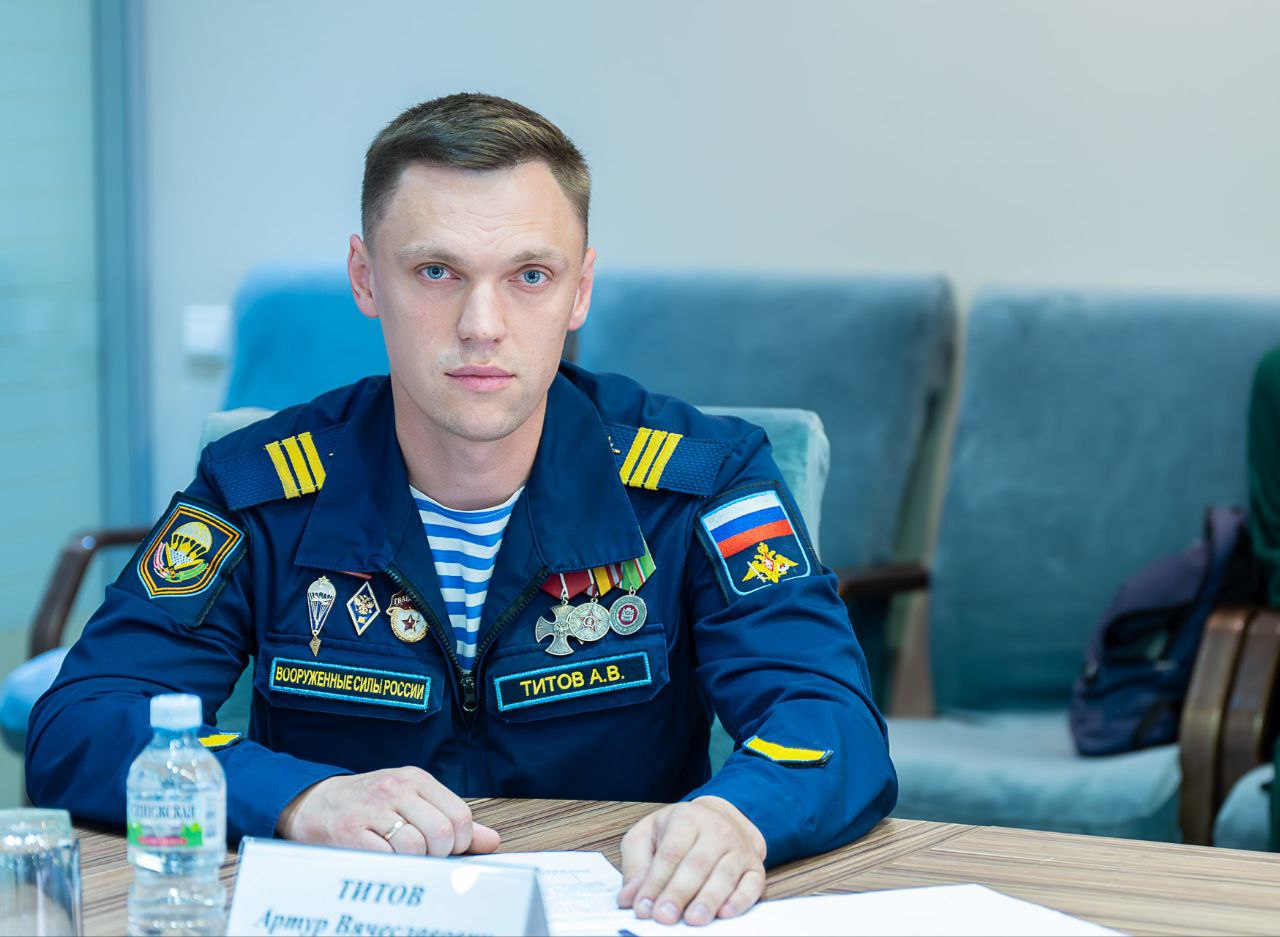 Провел заседание президиума политсовета регионального отделения «Единой России». Приняли решение провести 26 июня 39-ю Конференцию КРО партии. До этого состоятся собрания «первичек». Определились с кандидатурами для выдвижения по единому избирательному округу в составе общеобластной части областного списка кандидатов в депутаты Заксобрания. Пять человек. Окончательное решение примут участники Конференции. Время непростое, много вызовов. Особого внимания требует экономика, повышенной ответственности – социальная сфера. Работать предстоит исходя из этого. А также наказов избирателей, которые войдут в новую народную программу партии. Президиум поддержал мою кандидатуру на пост Губернатора Калужской области на следующие пять лет. Спасибо соратникам за доверие. Общее решение однопартийцы примут на Конференции. А самое главное – жители области во время выборов. Свою программу представлю позже.
