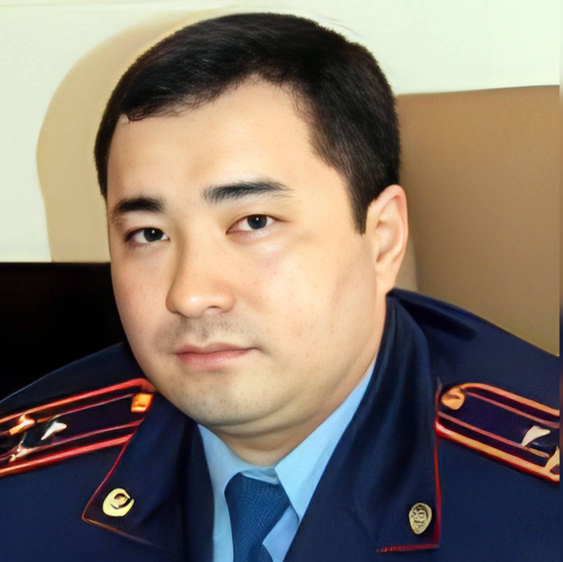 Генпрокурор подтвердил что ведомство изучает активы Нурбола Назарбаева Ранее депутат Ринат Зайыт сообщил что сын покойного Болата Назарбаева Нурбол по решению суда лишился активов на сумму 57 млрд тенге Кроме того на него наложен штраф в размере 925 млн тенге и взыскан ущерб на 230 4 млн тенге Его банковские счета заморожены Зайыт попросил провести полную инвентаризацию компаний и активов Нурбола Назарбаева чтобы вернуть в госсобственность незаконно приобретенное имущество Генпрокурор Берик Асылов сообщил что в рамках правового поля также рассматриваются лица указанные в вашем запросе По его словам представленная депутатами информация будет учитываться при противодействии незаконному присвоению и выводу активов а также в процессе их возвращения в Казахстан Недавно было возобновлено следствие по делу в котором фигурирует Нурбол Назарбаев Оно связано с незаконной перерегистрацией 16 доли в уставном капитале ТОО PORUS Подписывайтесь на нас и рекомендуйте нас друзьям