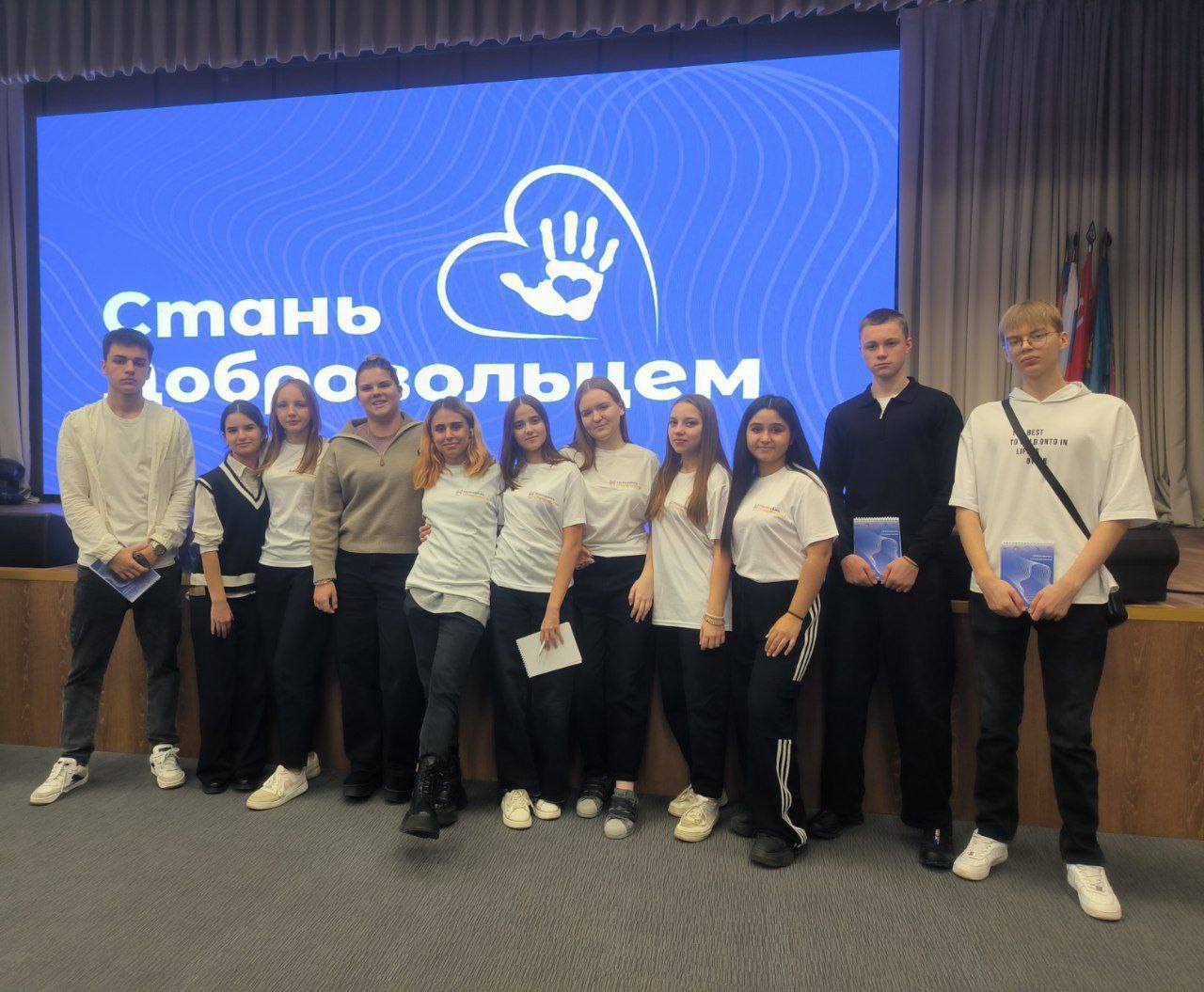 Ставропольцы выиграли 9,5 миллионов рублей на реализацию волонтерских проектов Ставропольские волонтеры выиграли в конкурсе «Регион добрых дел» от Росмолодежи и получил 9,5 млн рублей на развитие добровольчества. Новостью в своем телеграмм-канале написал глава региона Владимир Владимиров. «Ставрополье – край золотых сердец, и наши волонтеры снова это доказывают», — написал губернатор. Владимир Владимиров отметил, что впереди у ребят участие в крупных краевых и всероссийских мероприятиях. Лучших волонтеров ждут награды.