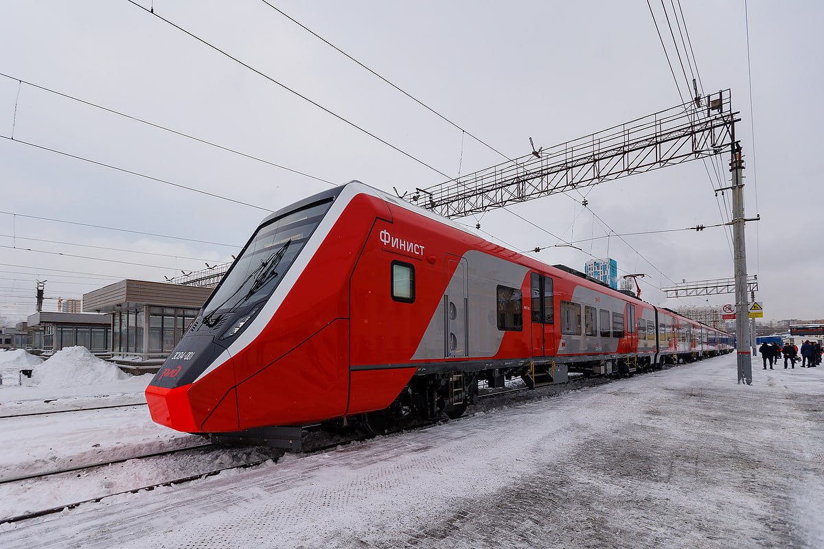 Скоростные Финисты перестанут ходить в морозы До 31 января их заменят на обычные электрички рассказали в пресс службе Свердловской пригородной компании Изменения коснутся маршрутов между Екатеринбургом и Нижней Турой Каменском Уральским Шалей Кузино Качканаром до Кольцово и других При возникновении вопросов пассажиры могут обращаться в билетные кассы и к контролерам кассирам в составе поездов   Новости из Екатеринбурга
