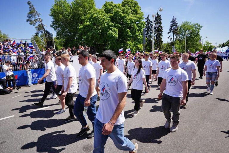9 августа на стадионе «Труд» в Махачкале состоится Парад спортсменов, организованный движением «Здоровое Отечество». В этот день аналогичные мероприятия пройдут во всех федеральных округах страны, а Северо-Кавказский федеральный округ будет представлен в столице Дагестана. Центр управления регионом ЦУР Дагестана выступит информационным партнером акции.