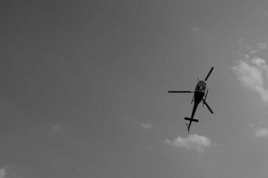 В Ромненском округе с лесозаготовительной деляны в районе населенного пункта Амаранка вылетел вертолет и пропал в пути следования По предварительным данным на борту находились 4 человека До настоящего времени местонахождение вертолета неизвестно Для проведения поисковых работ из Благовещенска убыла оперативная группа и спасатели Главного управления МЧС России по Амурской области По информации Amur life вертолет вылетел около 23 часов 19 февраля