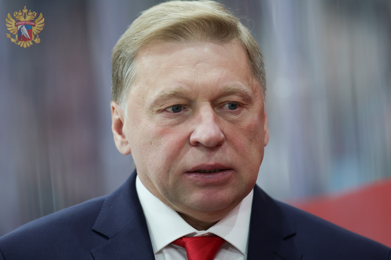 Евгений Корешков новый главный тренер Трактора Он будет руководить командой как минимум до конца сезона Специалист работал помощником в чемпионском ЦСКА а после в Питере с Романом Ротенбергом Хоккейные эксперты высоко оценивают назначение по их словам Евгений давно заслужил шанс возглавить клуб КХЛ Сейчас черно белые идут шестыми на Востоке с 35 очками с 36 матчах Хоккей России Подписаться Мы в MAX