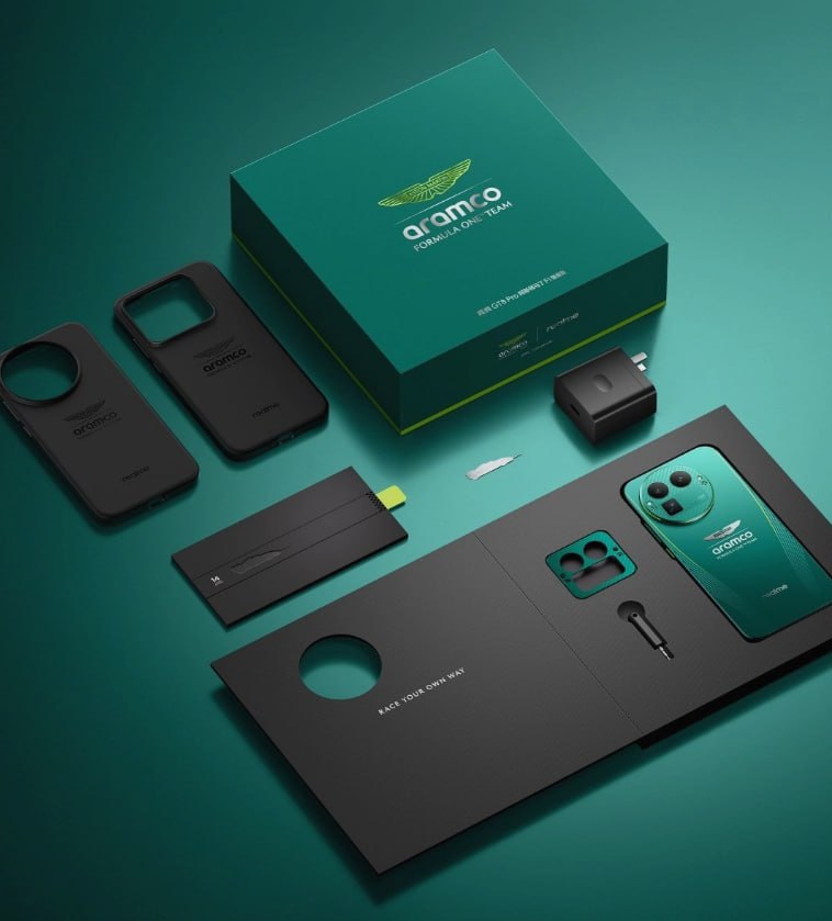 realme GT 8 Pro Aston Martin F1 Limited Edition Компания realme представила лимитированную версию флагманского смартфона GT 8 Pro посвящённую команде Aston Martin F1 Team   Характеристики и цены Процессор Snapdragon 8 Elite Gen 5 Экран OLED 144 Гц Камера 200 Мп перископ настройки от Ricoh Аккумулятор 7000 мА ч зарядка 120 Вт Особенности сменные крышки блока камер Память 16 ГБ 1 ТБ Цвет фирменный зелёный Aston Martin Акценты карбоновый блок камер яркие элементы на крышке и кнопке Логотип Aston Martin надпись Aramco Formula One Team Комплект большая зелёная коробка аксессуары иголка в виде болида Фирменная тема ОС с обоями Цена 770 Вы бы выбрали гоночный стиль и 1 ТБ памяти или предпочли более доступную версию Заказать сборку ПК в InterPC Закрытый чат Наши каналы Rеаlmе Тeлeфoны