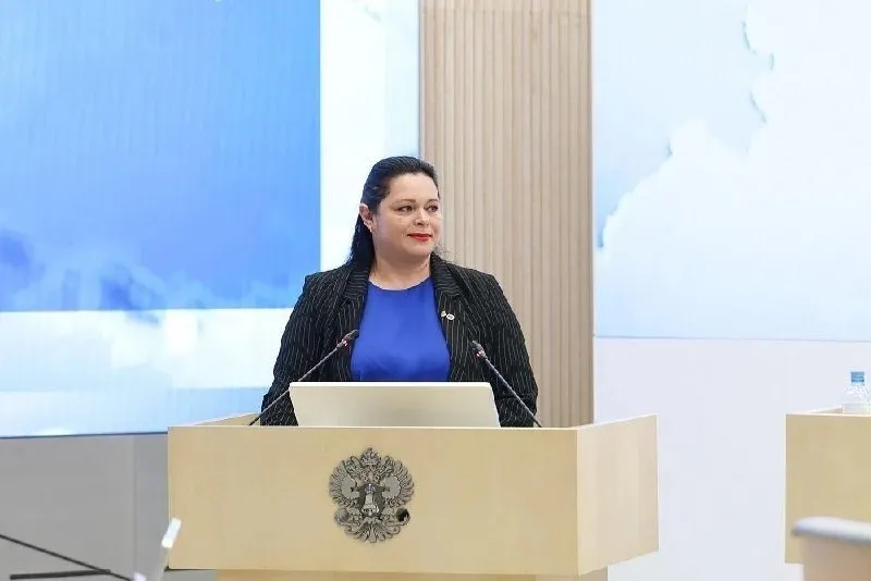 НЕШПОРТ Избирательная комиссия Хабаровского края получила нового председателя им стала Ольга Мальцева До этого она работала заместителем председателя территориальной избирательной комиссии Сириус в Сочи а с 2012 года была секретарём избиркома Ставропольского края Заместителем председателя назначен Владимир Зубков Из прежнего состава комиссии сохранились пятеро девять членов новые Уже в этом избирательном цикле новый состав избиркома ждет серьезная проверка выборы в Госдуму Председатель краевой Законодательной думы Николай Шевцов обращаясь к обновлённому составу призвал организовать избирательный процесс честно открыто и прозрачно Подписывайся на НЕШПОРТ в подробнее на канале НЕШПОРТ