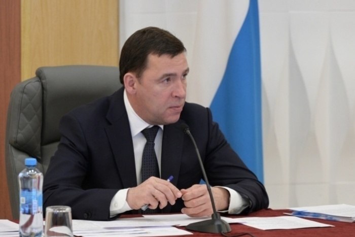 Экс-губернатор Свердловской области Евгений Куйвашев впервые за 4 месяца появился в медиа Бывший губернатор Свердловской области Евгений Куйвашев, которого в последний раз видели на публике 28 марта, встретился с главой тагильского фонда Егором Бычковым. Бычков опубликовал фото с экс-главой региона у себя в Telegram-канале. — Виделись с Евгением Владимировичем. Деталей разговора, конечно, передавать не буду, но напомню, что фонд «Живи, малыш» оплатил лечение почти сотни детей благодаря просьбам губернатора поздравлять его на День рождения перечислениями в фонд на протяжении многих лет, — написал Бычков. Напомним, Куйвашев руководил Свердловской областью с 2012 года, а в отставку ушел 26 марта 2025 года. Врио губернатора региона был назначен Денис Паслер.
