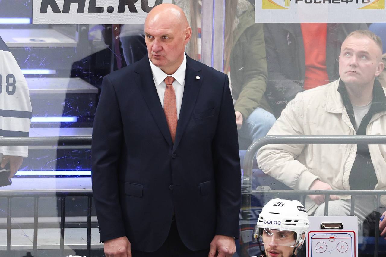 Александр Андриевский исполняющий обязанности главного тренера Амура на ближайшие матчи Главный тренер команды Александр Гальченюк будет отсутствовать по состоянию здоровья BLRhockeyby