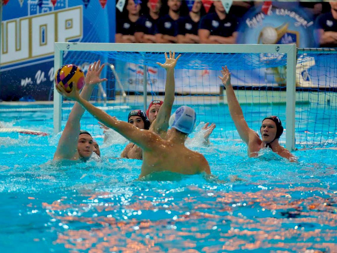 Российских ватерполистов допустили к международным турнирам World Aquatics стала первой организацией допустившей российских спортсменов к соревнованиям в командном виде спорта Подробности узнаем 6 ноября на сессии РСД Болеем за наших Как российский спорт возвращается на мировую арену Участником дискуссии станет генеральный секретарь Федерации водных видов спорта России Радмир Габдуллин