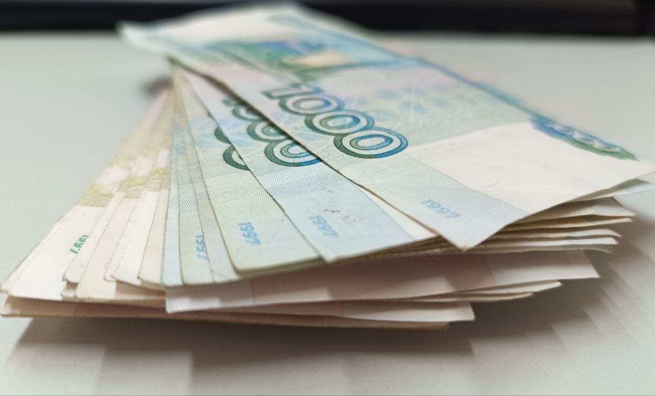 Самозанятые и владельцы малого бизнеса получат возможность взять льготную ипотеку через микрофинансовые организации МФО сообщил ТАСС Дело в том что самозанятым и владельцам малого бизнеса нелегко подтвердить свой доход используя стандартную банковскую справку В связи с этим с конца октября они смогут оформить льготные ипотечные кредиты через МФО 100 акций которых принадлежат субъектам Российской Федерации