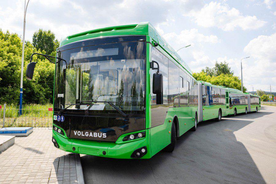Первые пять автобусов-«гармошек» Volgabus 6271G2 «СитиРитм-18 DLF», закупленные Екатеринбургом в рамках транспортной реформы, прибыли в город Об этом сообщил в своем telegram-канале глава Свердловской области Денис Паслер. По прибытии новые автобусы доукомплектуют валидаторами и зарегистрируют в Госавтоинспекции. С 1 августа общественный транспорт выйдет на маршруты № 49 и 51. Подробнее читайте на сайте «Областной газеты». пресс-служба администрации Екатеринбурга Подписаться на «ОГ» Прислать новость Поддержать канал