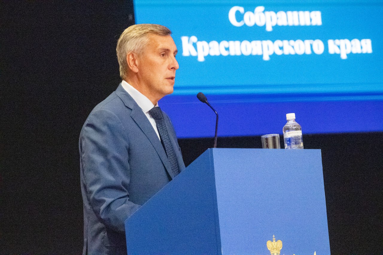 В Красноярске состоялась коллегия Федеральной службы судебных приставов России. Важная площадка, где обсуждаются не только вопросы исполнения судебных решений, но и ключевые направления госполитики: защита семьи, демография, патриотическое воспитание. Приставы в Красноярском крае показали впечатляющие результаты за полгода: Взыскано более 12 млрд рублей +73% к 2020 году , в том числе почти 1,5 млрд алиментов Возбуждено более 1000 уголовных дел за злостное уклонение от уплаты алиментов Пресечена деятельность трёх нелегальных пансионатов, усилена борьба с должниками 1374 сотрудника помогают участникам СВО — волонтерство, 3D-печать, гуманитарные сборы.