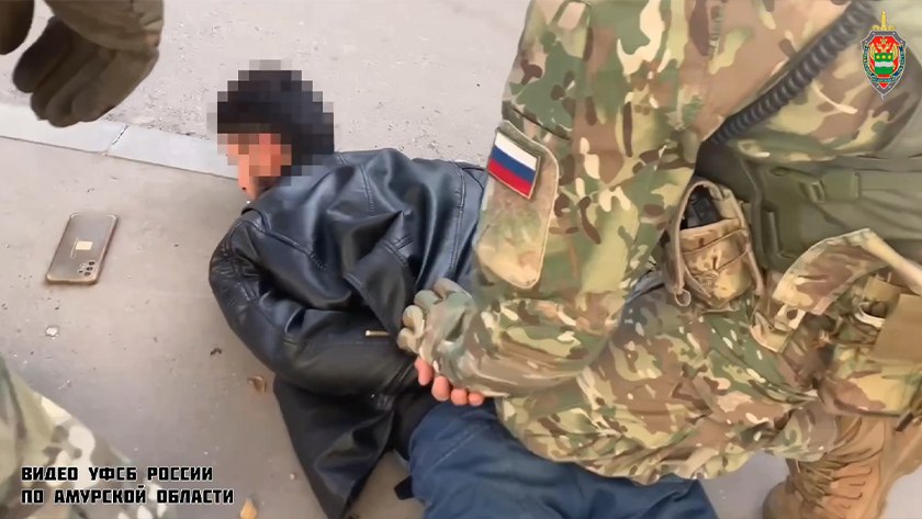 В Амурской области девять лет колонии получил иностранец за финансирование терроризма. Мужчина переводил средства со своей банковской карты на счет, подконтрольный международной террористической организации, которая запрещена на территории РФ. Его незаконную деятельность обнаружили амурские силовики. Суд приговорил его к 9 годам лишения свободы: первые 3 года он проведёт в тюрьме, оставшийся срок — в колонии строгого режима, сообщает пресс-служба УФСБ по Амурской области. Перейти на сайт