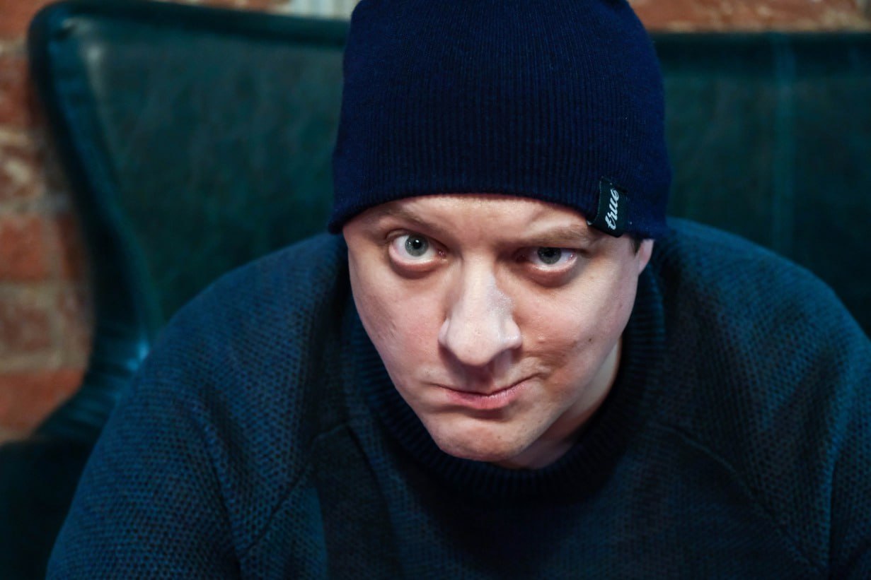 Умер актер Роман Попов звезда сериала Полицейский с Рублевки Об этом пишут СМИ Он скончался на 41 м году жизни Актер семь лет назад победил рак мозга но болезнь вернулась   Подпишитесь на Абзац TG VK Дзен MAX Rutube