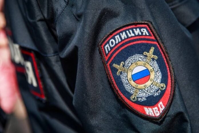  В Якутске возбуждено уголовное дело после конфликта в заведении, пострадал мужчина В Якутске полицией возбуждено уголовное дело в отношении мужчины, который нанёс телесные повреждения во время конфликта в заведении. Об этом сообщает пресс-служба МУ МВД России «Якутское». Подробнее читайте по ссылке Фото: пресс-служба МУ МВД России «Якутское»