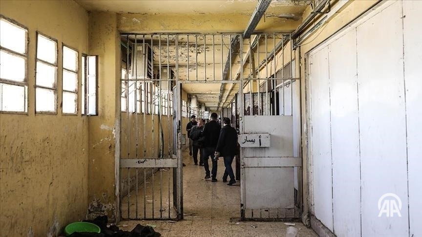 Представитель ООН призвал к расследованию всех преступлений в Сирии Представитель Управления ООН по правам человека УВКПЧ Тамин Аль Хитан призвал к расследованию всех преступлений совершенных в Сирии включая период правления Башара Асада Выступая на еженедельном брифинге в женевском офисе ООН Аль Хитан напомнил о том что в Сирии будут отмечать первую годовщину со дня свержения режима Башара Асада а также подчеркнул что нынешние власти страны предпринимают обнадеживающие шаги направленные на устранение имевших место нарушений в прошлом Однако по его словам эти шаги являются только началом Подробнее на нашем сайте v aa com tr 3763256 24 7 в сутки с Агентством Анадолу