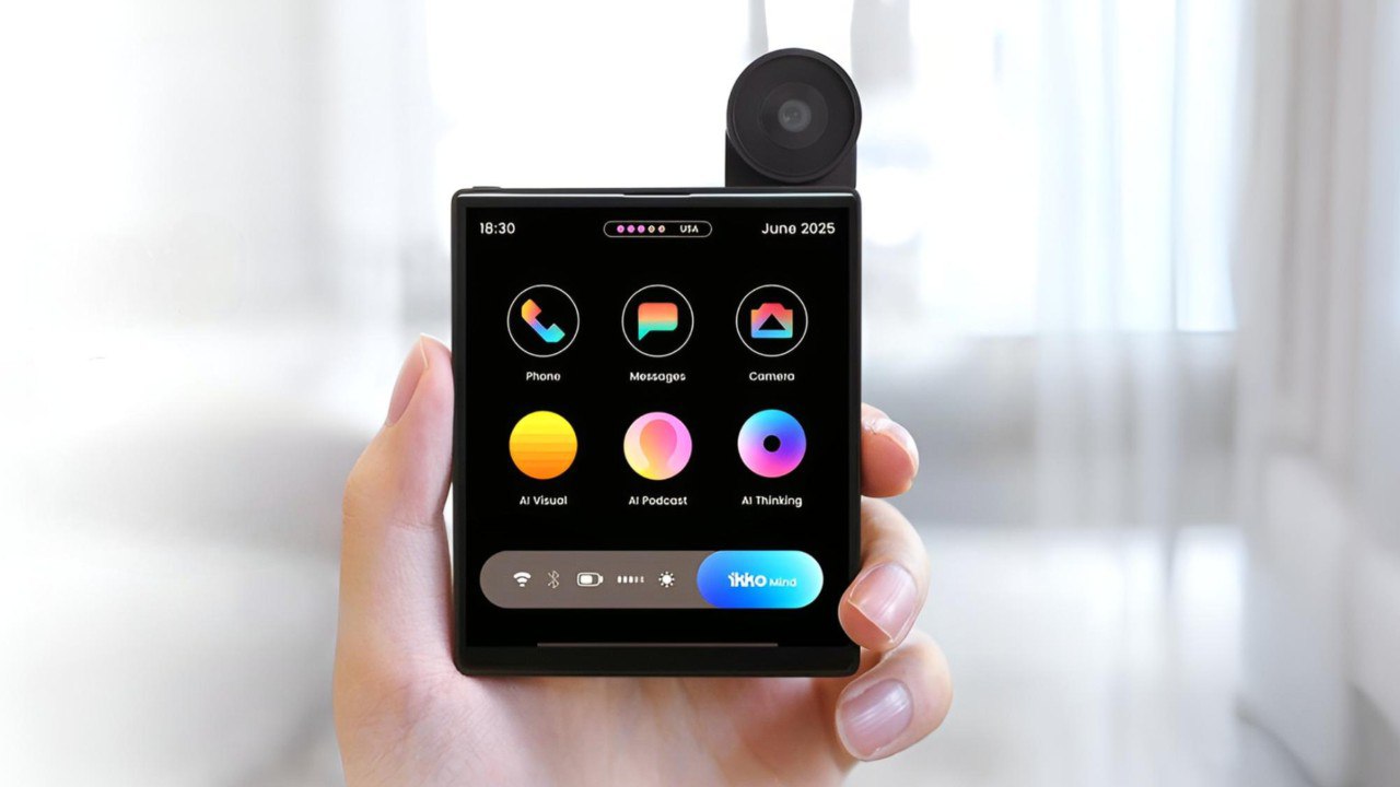 Вещь из разряда «не нужно, но хочу» — iKKO Mind One Квадратный смартфон с Kickstarter получил дисплей на 4 дюйма и откидную камеру, которая используется как основная и фронтальная. Интерфейс устройства оптимизирован под квадратное соотношение сторон, а прошивка на базе Android 15 наполнена множеством AI-функций. По предзаказу удивительную игрушку можно урвать за 299 долларов ~23 400 рублей — потом будет дороже. Старт продаж намечен на октябрь. rozetked.me/news/40220