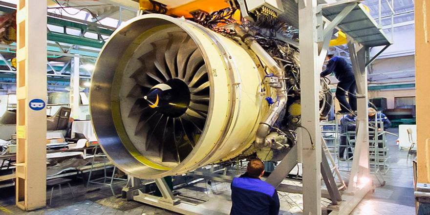 Завершены очередные инженерные испытания двигателя ПД 8 для самолёта Superjet 100 на этот раз имитировали разрушение лопатки вентилятора конструкция машины удержала все элементы целостность корпуса не нарушена В результате проектные решения и характеристики технического задания подтверждены Работы прошли на стенде ОДК Сатурн в Рыбинске они являются обязательными в рамках сертификационных лётных испытаний Лётные и стендовые испытания ПД 8 продолжаются