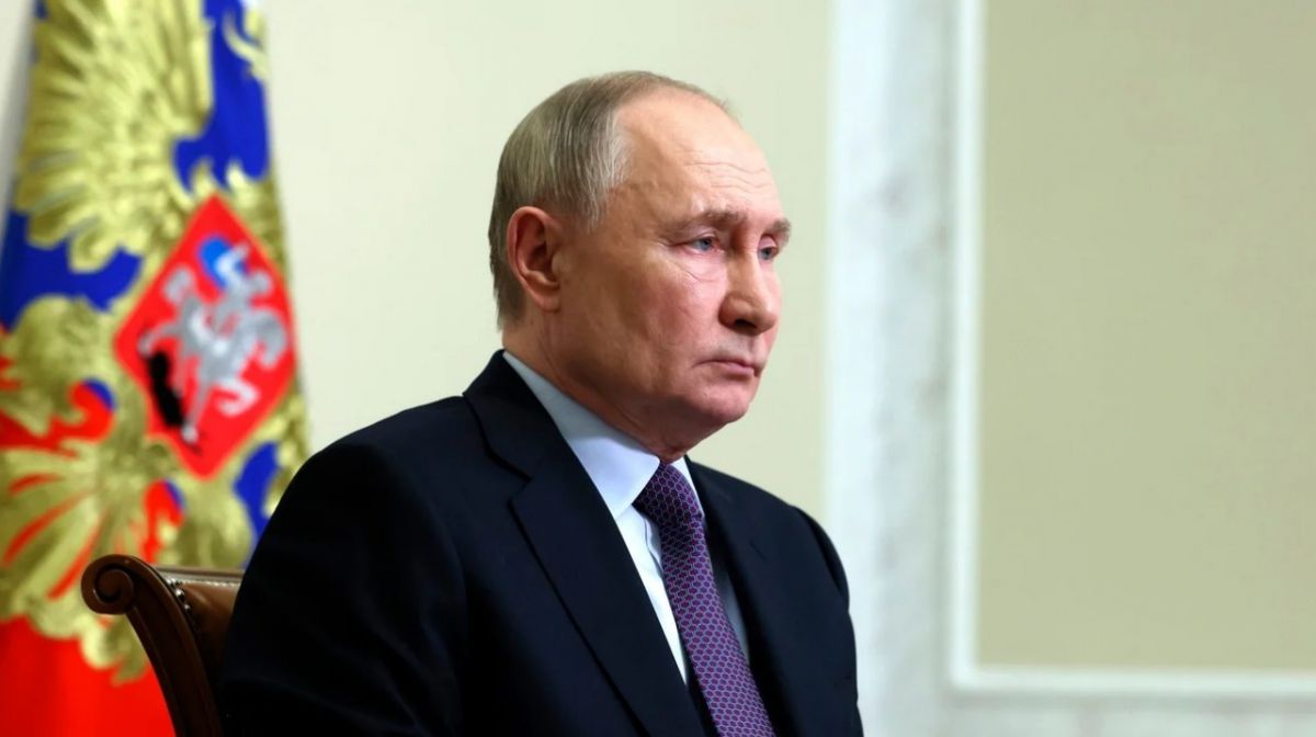 Владимир Путин переговорил по телефону с Александром Богомазом и главой РЖД Олегом Белозеровым     Президент России выслушал доклады о принимаемых мерах в связи с произошедшим на железной дороге крушением пассажирского поезда.  ↗  Прислать новость   Подписаться