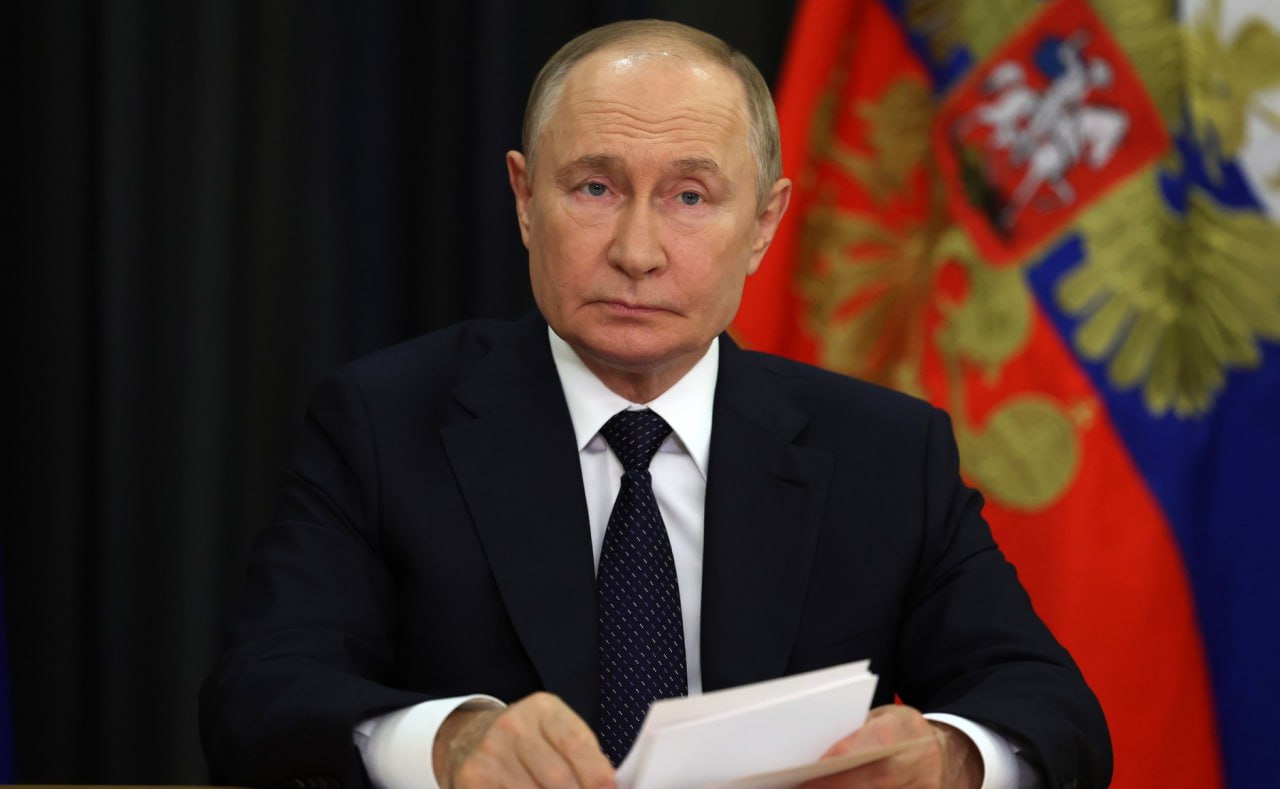 Путин поздравил российских евреев с праздником Рош ха Шана Бережное отношение к истории своего народа следование древним традициям сегодня служат духовной опорой для российских евреев которые вносят важный вклад в развитие страны укрепление межнационального и межрелигиозного согласия говорится в обращении президента Рош ха Шана знаменует начало нового года в иудейском календаре Праздник призывает верующих к покаянию обращает к милосердию и состраданию символизирует приверженность высоким нравственным идеалам Подписаться Читать эксклюзив