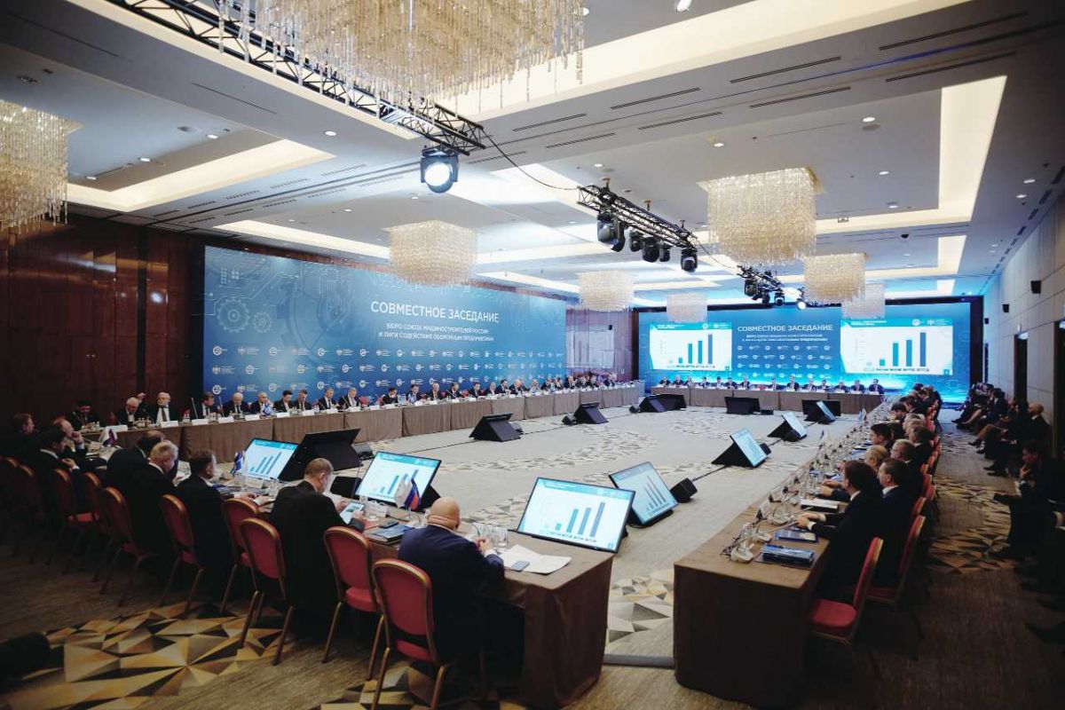 Для тульских заводов будет расширена поддержка В рамках рабочего совещания посвященного развитию промышленности особое внимание было уделено мерам по созданию новых и расширению существующих рынков сбыта для отечественных производителей а также увеличению выпуска гражданской продукции оборонными предприятиями Подробнее на сайте 1 2 Подпишись на новости Мы в MАХ