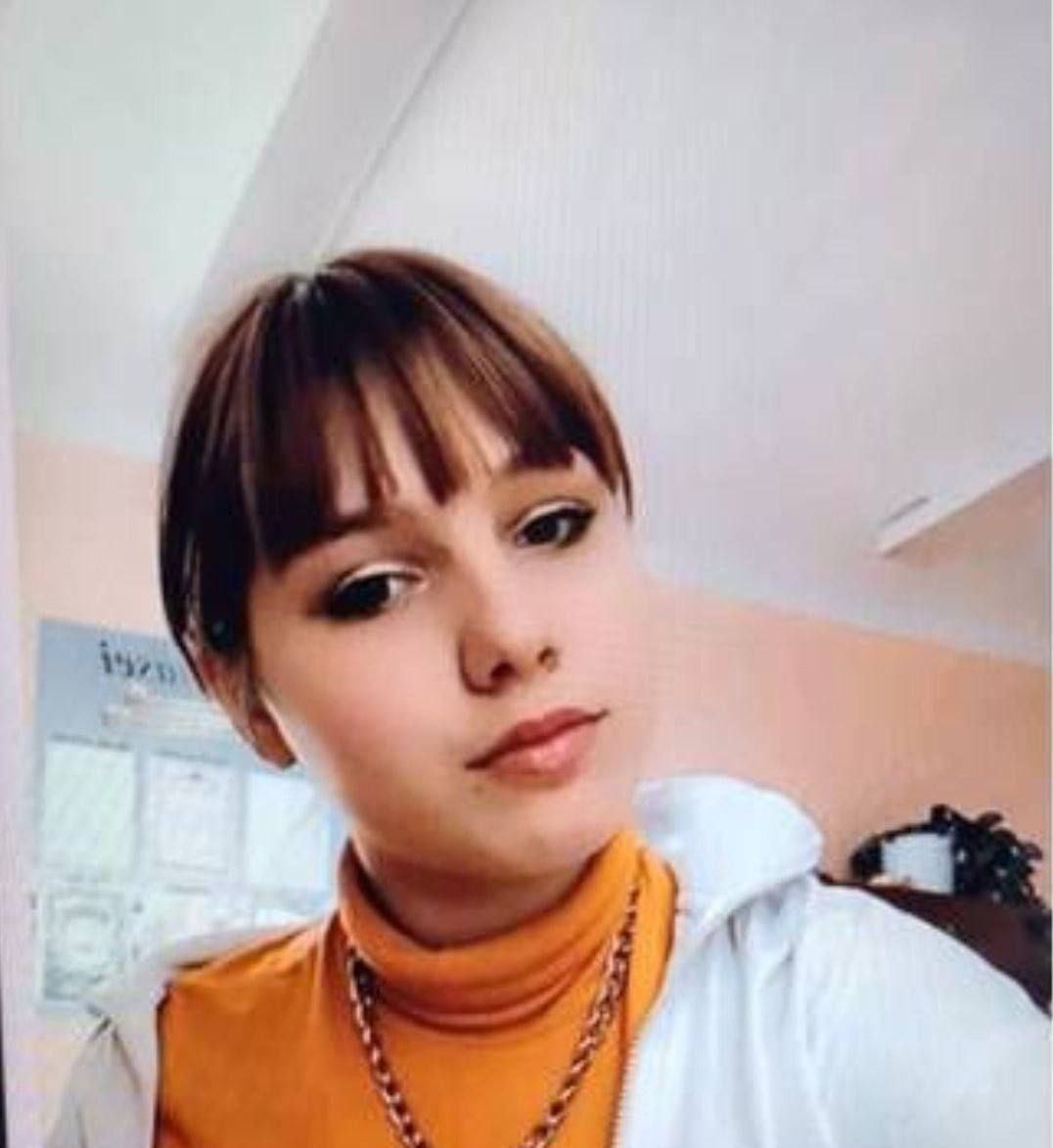 Полиция Окницы разыскивает 14-летнюю девочку, пропавшую 12 мая после выхода из учебного заведения в селе Гринауцы-Рая. С тех пор она не выходила на связь. Приметы: Возраст: 14 лет Рост: 1,65 м Волосы: светлые Глаза: карие Одежда: серый свитер, чёрные брюки, чёрные кроссовки Ранее уже уходила из дома, но возвращалась. Информацию о местонахождении сообщайте по номерам: 112 0271 71100 0271 71133