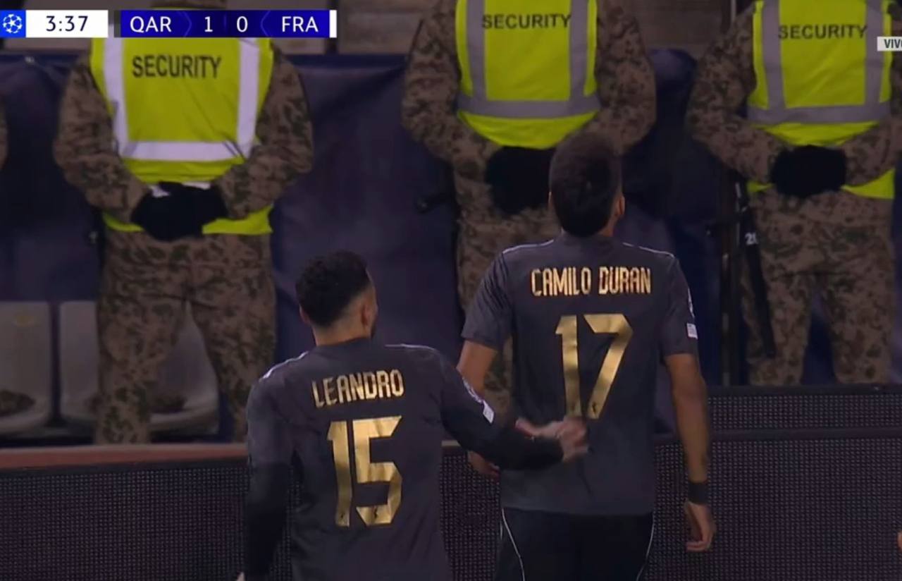 Карабах уже повел у Айнтрахта Азербайджанский клуб поднимается на 16 ю строчку в лайв таблице Если Карабах победит сегодня и хотя бы сыграет вничью в последнем туре с Ливерпулем с огромной вероятностью мы увидим его в 1 16 ЛЧ Update Узун быстро сравнял x 2 2 myachPRO