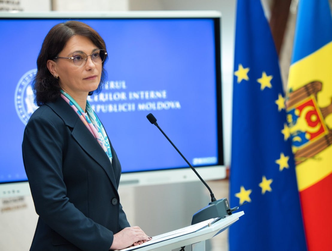 Молдова гибнет от наркомании В МВД бьют тревогу Наркоторговля процветает в республике и власти переживают по этому поводу По словам министра внутренних дел Даниелы Мисаил Никитин только за этот год было зарегистрировано почти тысяча уголовных дел по этой статье Чиновница выступает за ужесточение наказания за наркоторговлю и усиление контроля за оборотом запрещенных веществ Ранее власти Кишинева предлагали ввести режим ЧС в столице из за выросшего количества наркоманов