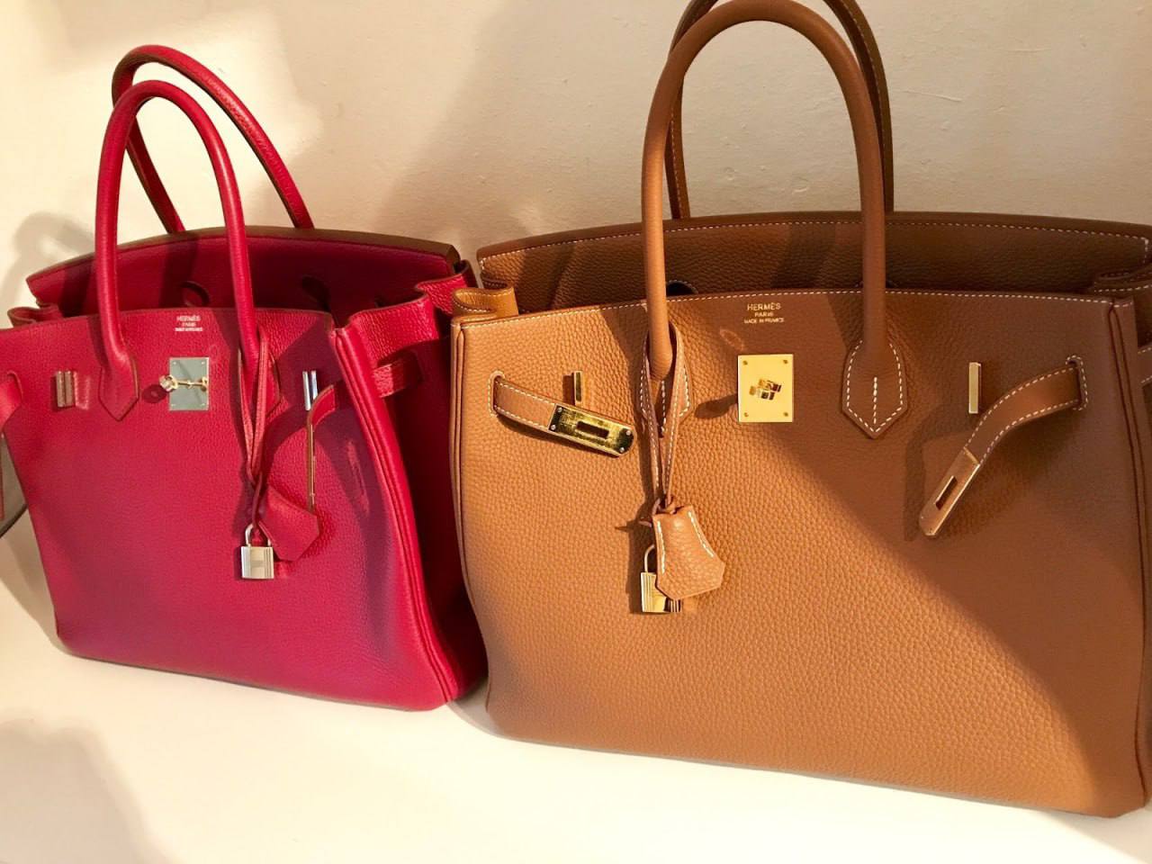 Сумка Hermes Birkin оказалась выгоднее инвестиций в фондовый рынок США. С 1980 по 2015 год люксовый аксессуар ежегодно дорожал в среднем на 14,2%, тогда как индекс S&P 500 — лишь на 9,8%. Ещё больше подорожали редкие лимитированные модели.