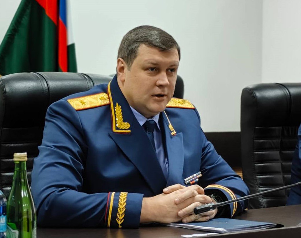 Дмитрий Беляев назначен руководителем Главного следственного управления СКР по городу Москве, сообщил глава Дагестана Сергей Меликов.   Генерал-майор юстиции Беляев  на фото  возглавлял дагестанское следственное управление с 2022 года.  Исполняющим обязанности руководителя республиканского управления СКР назначен Александр Супрун. В мае 2023 года он занял должность первого заместителя руководителя следственного управления СКР по Дагестану. Имеет звание генерал-майора юстиции.
