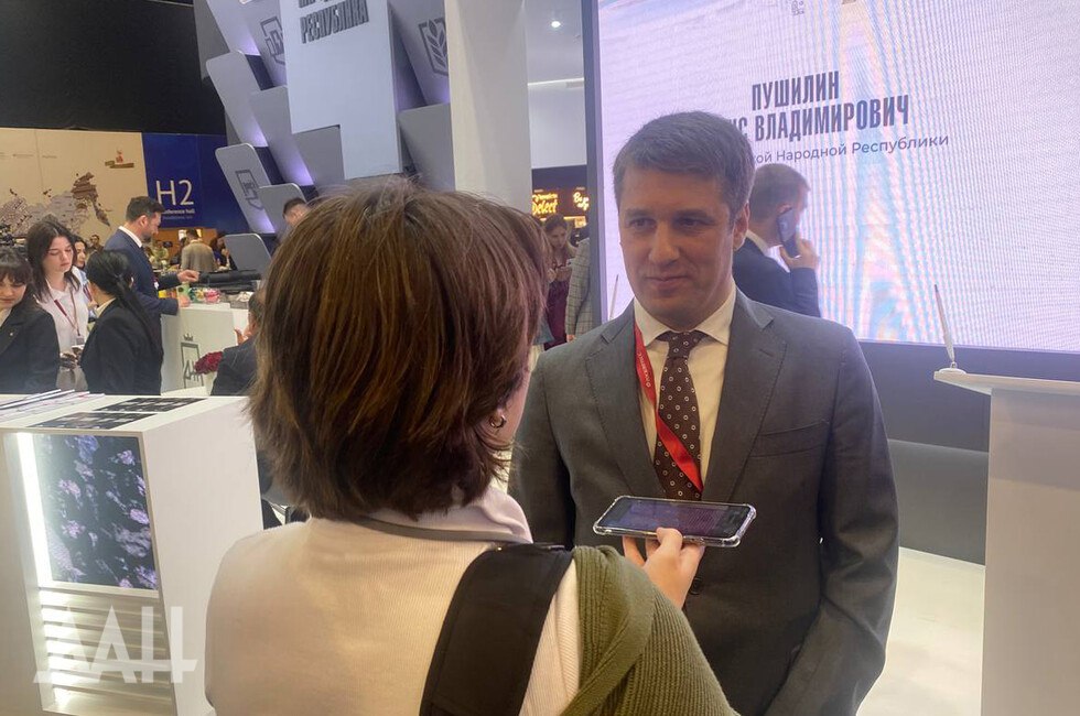 «Гормаш Глобал» поможет ДНР нарастить выпуск горнодобывающей техники  #ПМЭФ  Речь идет о модернизации и расширении уже существующих производственных мощностей в Республике. Это даст не только новые рабочие места, но и увеличит налоги, поступления в республиканский и федеральный бюджеты, послужит толчком к развитию компетенций, новаторству.  «Цель у нас одна — это развитие экономического, индустриального, технологического потенциала нашей страны»,  — подчеркнул в беседе с корр.   коммерческий директор компании Алексей Каширский.  К проекту планируется привлечь партнерские предприятия «Гормаш Глобал». Читать полностью    Подписаться