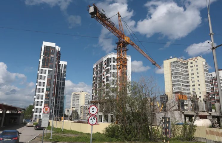 За месяц на пермском рынке новостроек объем предложения вырос на 6,5% В июле объем предложения на пермском рынке новостроек вырос на 6,5% по сравнению с июнем, сообщает сервис «Объектив.РФ». Девелоперы краевой столицы в минувшем месяце вывели на продажу 575,8 тыс. кв. м первичной жилой недвижимости.