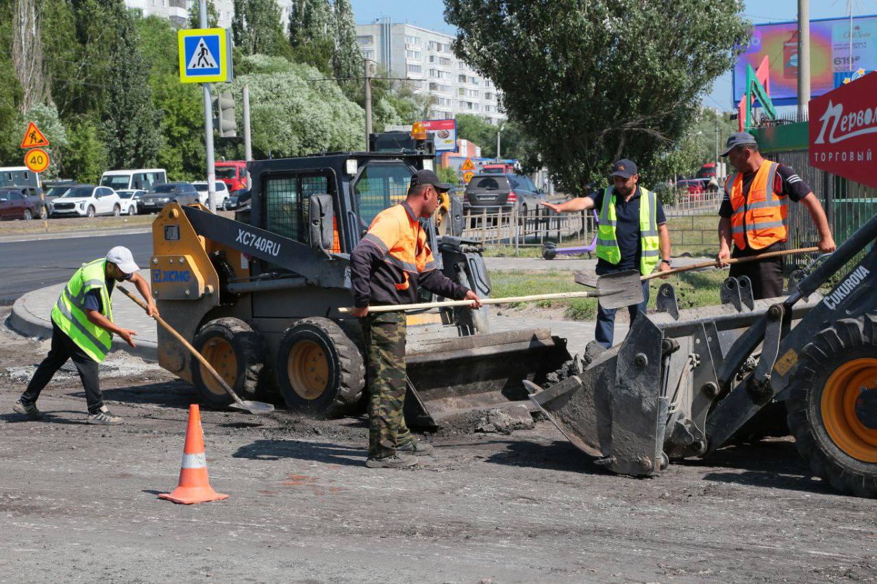 В Омске продолжается ремонт дорог Ремонтные работы ведутся на улицах Герцена, 7-я Северная, Заозерная и Воровского. Сроки соответствуют установленному графику. Ремонт ключевых городских магистралей идет в рамках национального проекта «Инфраструктура для жизни». : тг-канал Губернатора Омской области Виталия Хоценко Подписаться Написать в редакцию