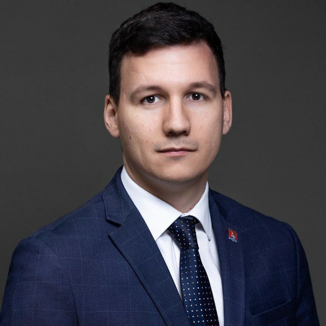 Александр Мудров из Городецкого района попробовал раз, понял, что заходит, и продолжает свой напалмовый номер в своем телеграм-канале. Сегодня Мудров предложил создавать экологическую опричнину, чтобы препятствовать незаконным сливам отходов в городскую канализацию — По данному случаю номера машин мы знаем, фамилии водителей известны. Ждите, — Мудров как всегда грозен и многозначителен Вангую, что перспективного управленца скоро заберут на повышение в Вологду