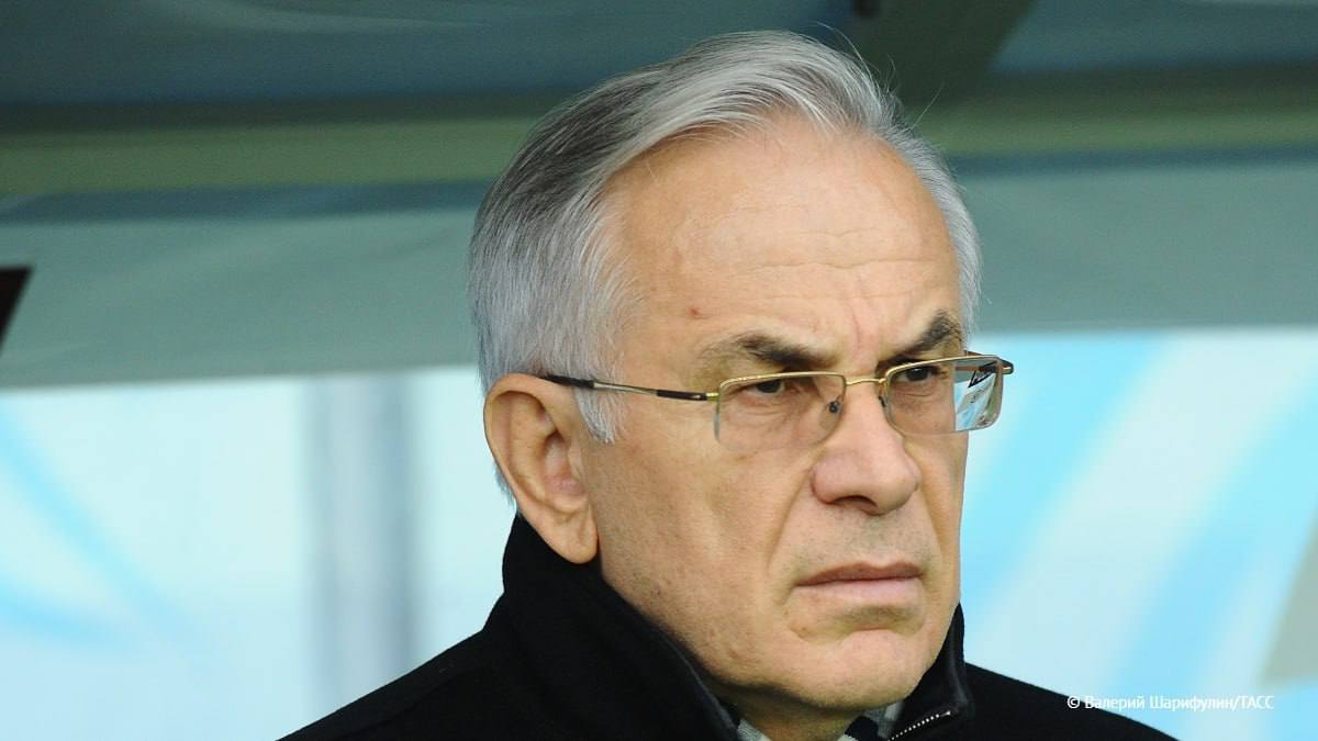 Владимир Путин наградил президента махачкалинского футбольного клуба Динамо Гаджи Гаджиева орденом Дружбы Подпишись на ТАСС Кавказ в Max