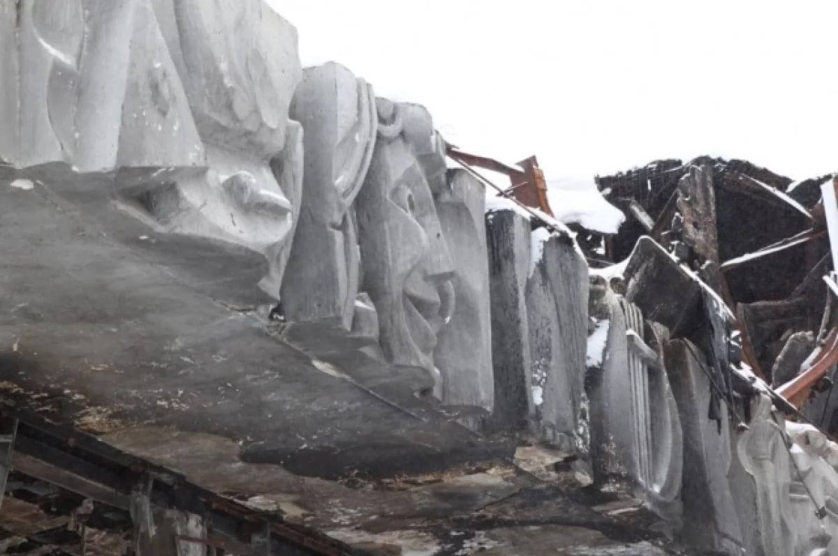 В Хабаровске официально завершили демонтаж сгоревшего Музыкального театра Подрядчик вывез 34 тысячи тонн мусора закончив работы раньше срока Площадка полностью готова к следующему этапу проектированию и строительству нового здания Кстати Хабаровск