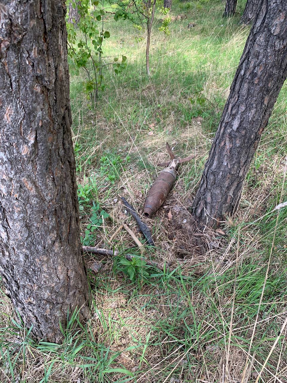 В лесопарке возле ул. Александровской и Цнянского водохранилища обнаружили опасную находку. На место сразу прибыла оперативно-следственная группа, сообщают очевидцы. Территория взята под контроль. Ожидается прибытие саперов. «Минск-Новости» MINSKNEWS.BY Telegram Viber FB VK Inst TikTok YouTube