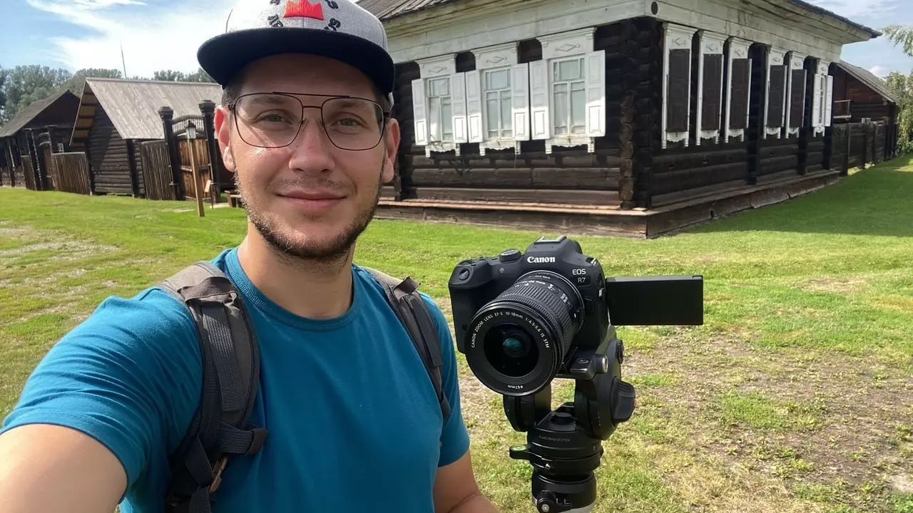 У красноярского блогера украли видео и выиграли конкурс «Енисейской Сибири».  Ролик Сергея Токарева занял первое место в номинации «Лучшее авторское панорамное видео» на конкурсе от краевой корпорации, однако отправил работу не сам фотограф, а некая участница из Абакана.  Блогер надеется, что менеджеры «Енисейской Сибири» увидят его пост, «объяснят, как такое получилось, и проведут работу над ошибками. А то очень некрасиво это все выглядит».  Вот какие видео отправили на конкурс.