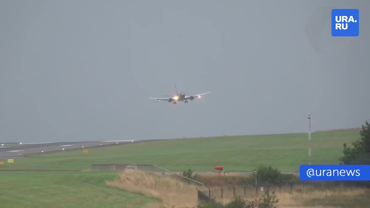 Шторм 'Флорис' вызывает трудности при посадке самолета Jet2 в Лидс-Брэдфорде
