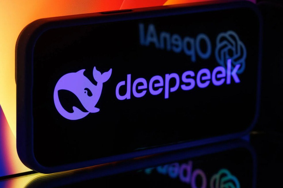 ТАСС: Блокировка DeepSeek идёт на всех парах: популярный чат-бот запретили использовать на территории Южной Кореи  Ранее в Южной Корее запретили использование DeepSeek сотрудниками ведущих энергетических компаний Korea Hydro & Nuclear Power  KHNP  и KEPCO KPS.  До этого доступ к платформе был заблокирован для сотрудников Hyundai Motor, Kia, Hyundai Mobis и Hyundai Glovis, а также Samsung Electronics, LG Electronics и SK hynix. Ещё раньше Министерства и полиция Южной Кореи объявили о блокировке доступа к сервису DeepSeek на своих компьютерах.