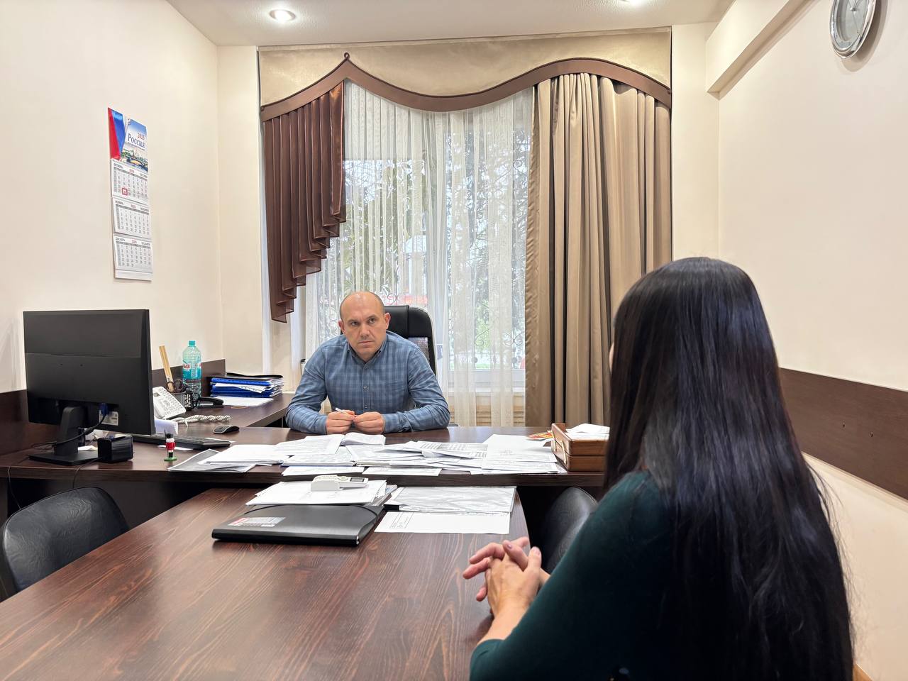 Прошел очередной прием граждан по личным вопросам Среди поступивших вопросов от жителей городского поселения к моему заместителю Игорю Григорьевичу Ротарю благоустройство улиц с т Березка расчистка р Кукса по ул Пушкина а также консультация по земельному вопросу Обратившиеся жители получили все разъяснения по своим вопросам приемы граждан проводятся еженедельно по вторникам Обратиться за помощью в решении вопроса также можно через официальные страницы социальных сетей