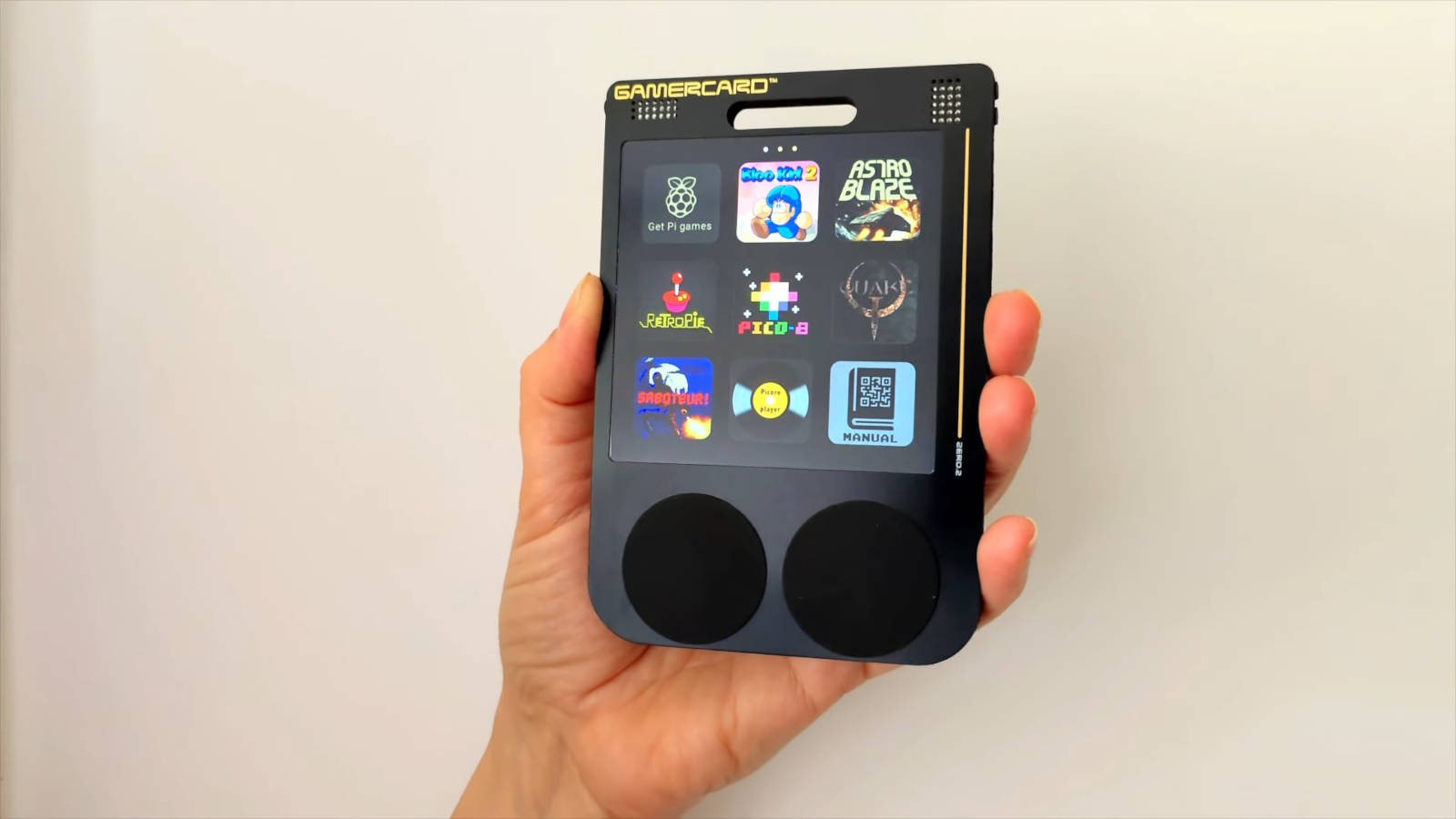 Племянник создателя ZX Spectrum выпустил портативное и игровое устройство GamerCard Фанаты ретрогейминга уже могут приобрести GamerCard — портативный эмулятор и миниатюрный компьютер с необычной эргономикой, процессором ARM Cortex-A53, силиконовыми тактильными кнопками и высокой ценой.