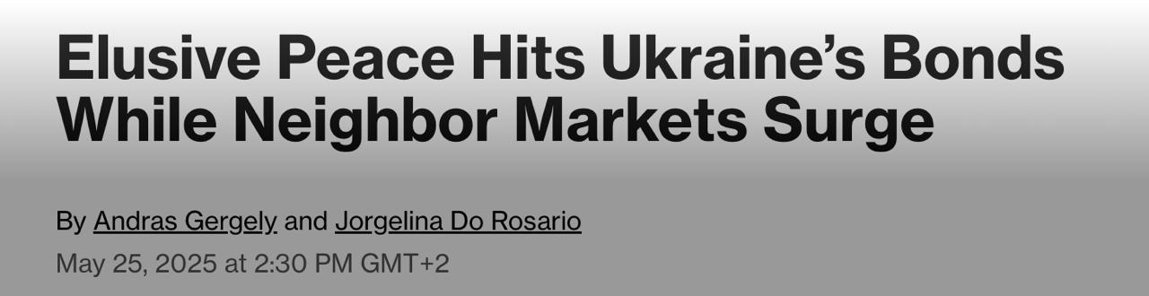 Украинские облигации снова теряют в цене — Bloomberg Отсутствие реальных перспектив мирных переговоров негативно сказывается на украинских долговых активах. По данным Bloomberg, с начала 2025 года долларовые облигации Украины показали падение более чем на 10% — худший результат среди развивающихся и пограничных рынков. Это заметный разворот после оптимизма в начале года, когда ожидания возможного перемирия на фоне выборов в США подстегнули рост котировок. Тогда стоимость некоторых выпусков почти удвоилась. «Рынок фактически вернулся к уровням до избрания Трампа», — говорит Виктор Сабо из Aberdeen Investments. — «Иллюзии о мире разбились о реальность: Путин не проявляет интереса к переговорам». Интерес к украинским бумагам сохраняется, но инвесторы становятся осторожнее. Например, фонд Frontier Road предпочёл перейти на корпоративные облигации, которые меньше зависят от внешнеполитической повестки. Bank of America продолжает рекомендовать украинский внешний долг, но с оговорками относительно рисков в условиях затяжной войны. По оценке Morgan Stanley, боевые действия, скорее всего, продолжатся до конца 2025 года.