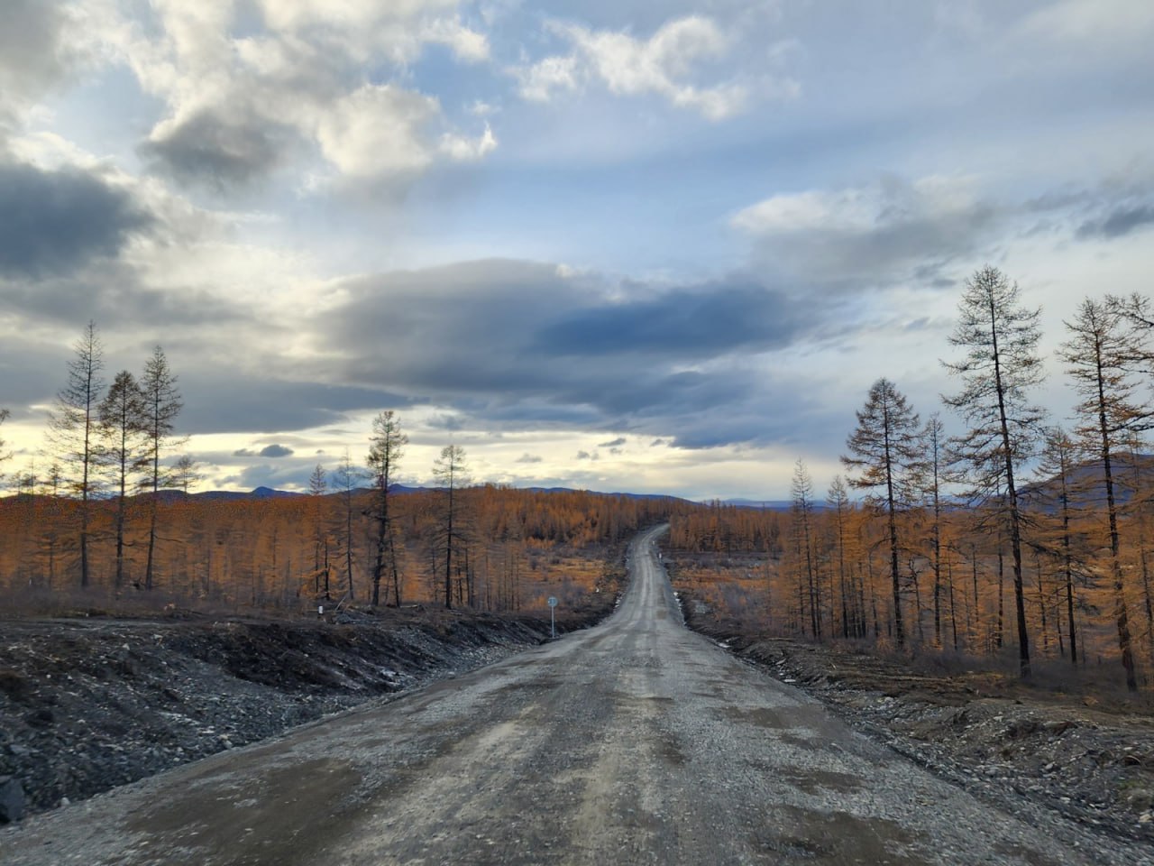 Десять километров автодороги Оймякон отремонтировали в Якутии Десять километров автодороги Оймякон отремонтировали с опережением срока в Оймяконском районе Якутии в рамках нацпроекта Инфраструктура для жизни инициированного президентом России Владимиром Путным Подробнее читайте по ссылке Фото Управтодор Якутии yk24 ru в MAX Telegram ВК VK Видео