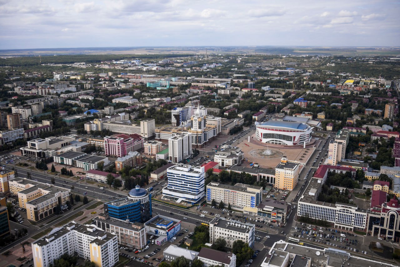 Правительство списало задолженность по бюджетным кредитам еще 12 регионам, реализовавшим инфраструктурные проекты Республика Коми, Мордовия, Чувашия, Краснодарский край, Архангельская, Волгоградская, Ивановская, Нижегородская, Омская, Тамбовская, Тульская и Ульяновская области получили возможность списания до двух третей задолженности по бюджетным кредитам на общую сумму более 29 млрд рублей. Объем списания соответствует размеру вложений этих регионов в проекты модернизации жилищно-коммунального хозяйства, переселения граждан из аварийного жилья, обновления общественного транспорта, развития опорных населенных пунктов, реализации новых инвестиционных проектов, а также докапитализации фондов развития промышленности, гарантийных и микрофинансовых организаций и поддержки компаний, осуществляющих управление территориями с преференциальными налоговыми режимами. Всего с начала 2025 года возможность списания получили 36 регионов на общую сумму 105,6 млрд рублей. Правила списания задолженности регионов по бюджетным кредитам и перечень направлений расходования высвобождаемых средств были утверждены Правительством в феврале 2025 года. Эта работа велась по поручению Президента, которое глава государства дал по итогам своего послания Федеральному Собранию в 2024 году. Новости Правительства России