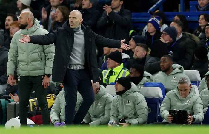 Энцо Мареска покинул пост главного тренера Челси сообщается на сайте английского футбольного клуба Отставке предшествовала серия неудач команды в чемпионате Англии Сейчас команда занимает в Английской премьер лиге пятое место набрав в 19 матчах 30 очков Отставание от лидирующего Арсенала составляет 15 очков 45 летний итальянец Мареска возглавил Челси летом 2024 года При нем команда выиграла Лигу конференций УЕФА и клубный чемпионат мира Фото Eddie Keogh Getty Images interfaxonline