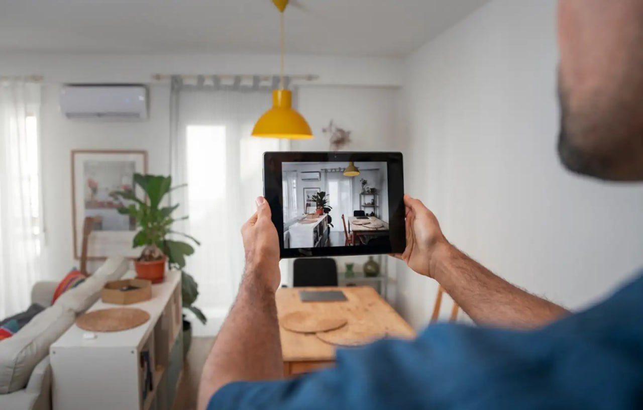 Вице президент Российской гильдии риэлторов Константин Апрелев оценил в разговоре с Ридусом защитит ли участников сделок с недвижимостью от мошенников обязательная видеозапись всех операций с куплей продажей и арендой недвижимого имущества которой требуют в Государственной Думе РФ Вице президент Гильдии риэлторов добавил что гораздо более эффективным средством противодействия махинациям с недвижимостью было бы изменение существующей модели страхования от утраты собственности на более прозрачную   www ridus ru n 724441 ridusnews