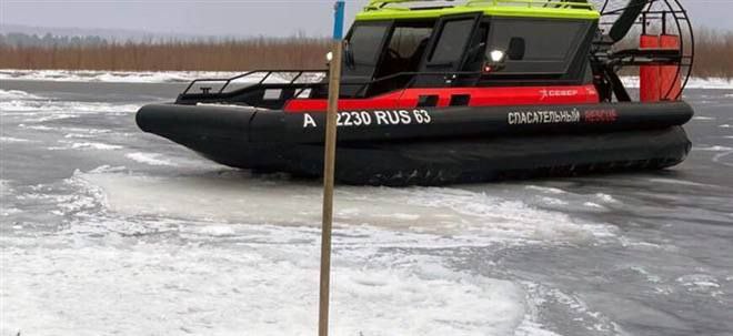 19 января спасатели эвакуировали с Волги травмированного рыбака Мужчина повредил ногу около острова Фестивальный Самостоятельно добраться до берега он не смог Для транспортировки пострадавшего от спасательной станции Красная Глинка в 10 55 вышел аэроглиссер Север Пострадавшего доставили на спасательную станцию Красная Глинка и передали врачам скорой медицинской помощи
