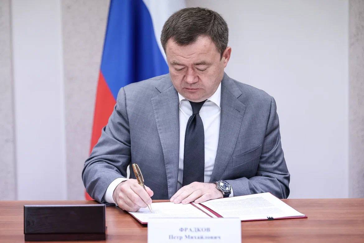  В Ярославле построят первый беговой центр ВФЛА Подписано соглашение о создании нового спортивного пространства для любителей бега. Центр станет первым в масштабной программе ВФЛА по развитию беговой инфраструктуры по всей стране В Ярославле уже утверждена дорожная карта проекта. Центр будет круглогодичным, с раздевалками, залом для стрейчинга, лекторием, камерой хранения и другими удобствами «Это первый центр в стране, который ВФЛА возведет не только для профессионалов, но и для любителей бега, и мы уверены, что он будет востребован всеми, кто ценит здоровый образ жизни», — отметил председатель ВФЛА Петр Фрадков Подробности на сайте ВФЛА