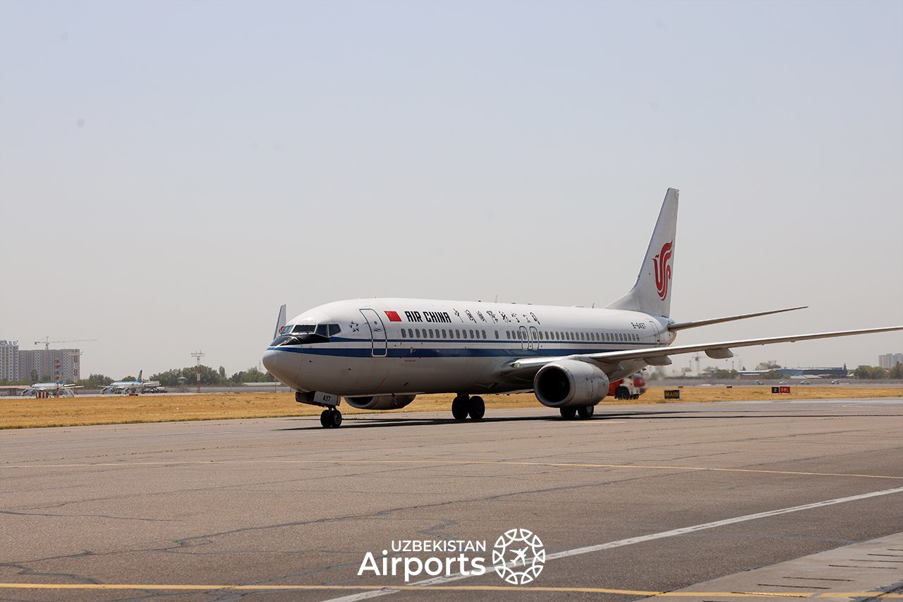Еще одна китайская авиакомпания запустила рейс из Урумчи в Ташкент. Air China будет выполнять перелеты трижды в неделю - по вторникам, пятницам и воскресеньям, сообщает UzAirports.